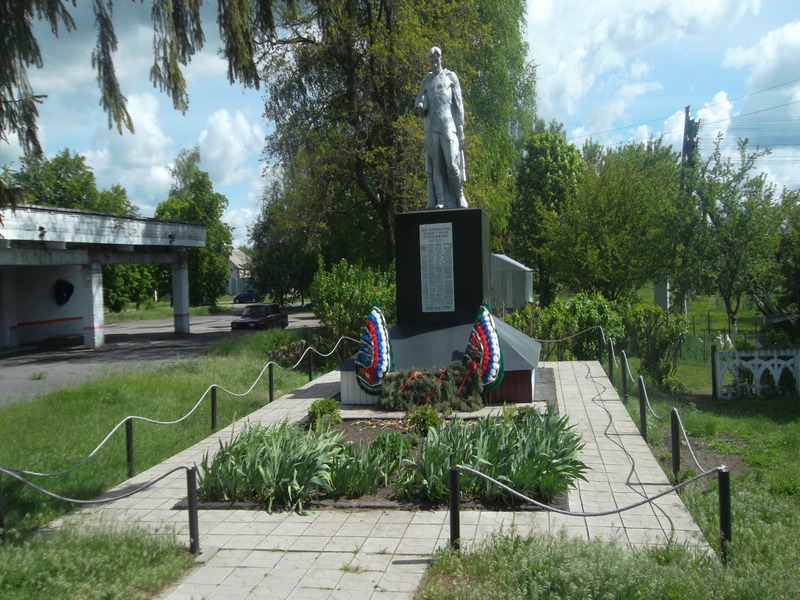Памятник павшим воинам в годы Великой Отечественной войны в д. Гирьи.
